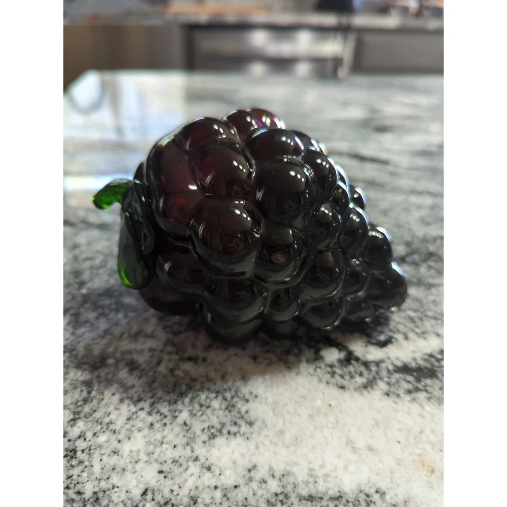 ART GLASS CLUSTER OF PURPLE GRAPES WITH GREEN LEAF AND STEM Vintage